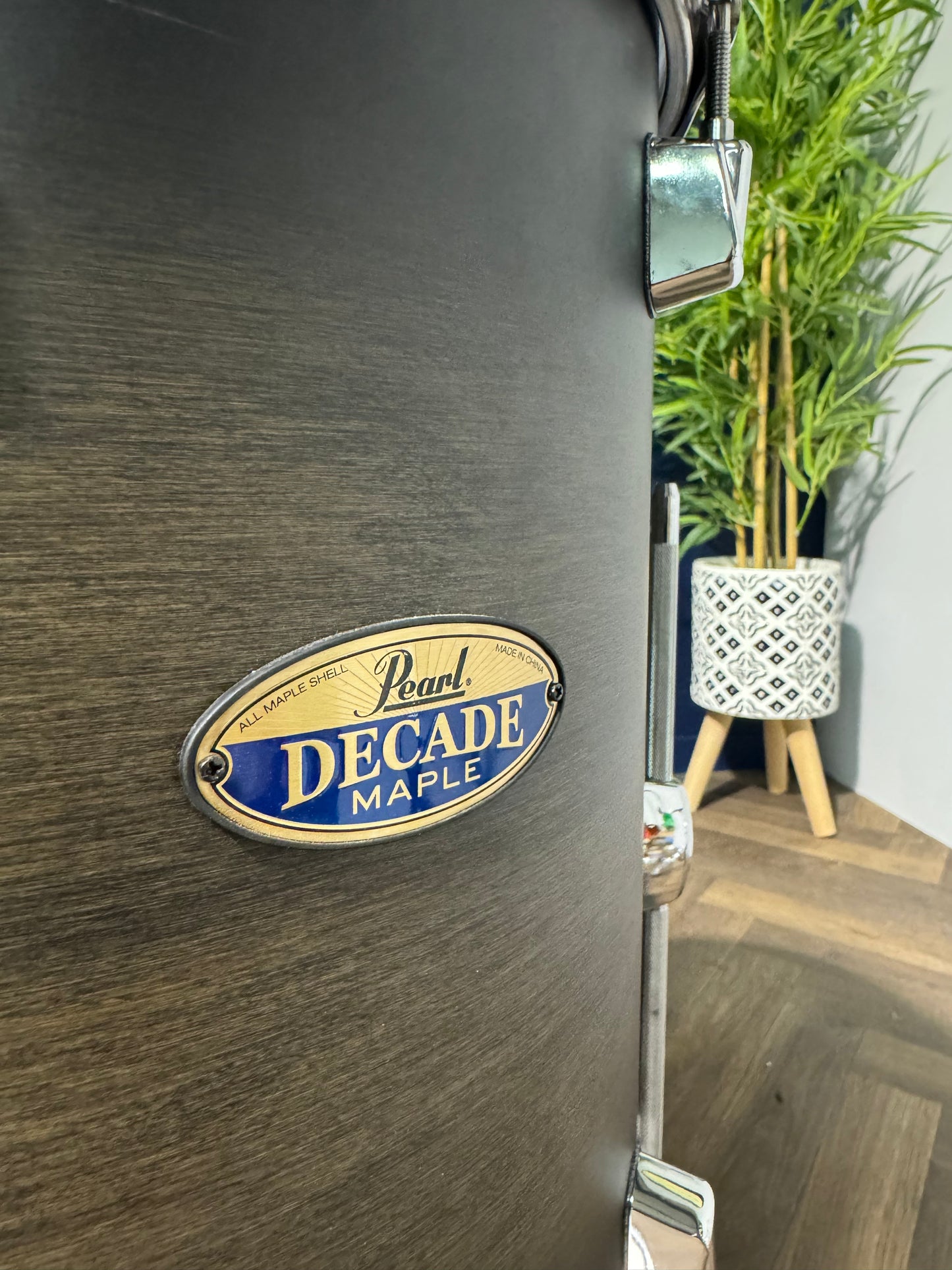 Pearl Decade Maple 14” x 14” Floor Tom Drum / Black Satin Burst #NF22