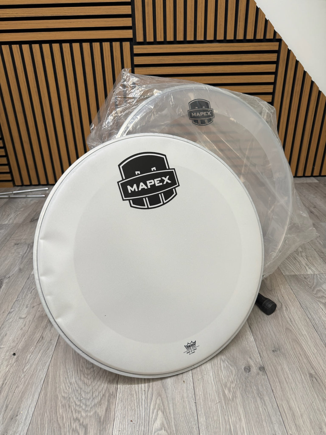 Mapex by Remo Bass 18" Drum Heads (Pair) / White & Clear #WJ8