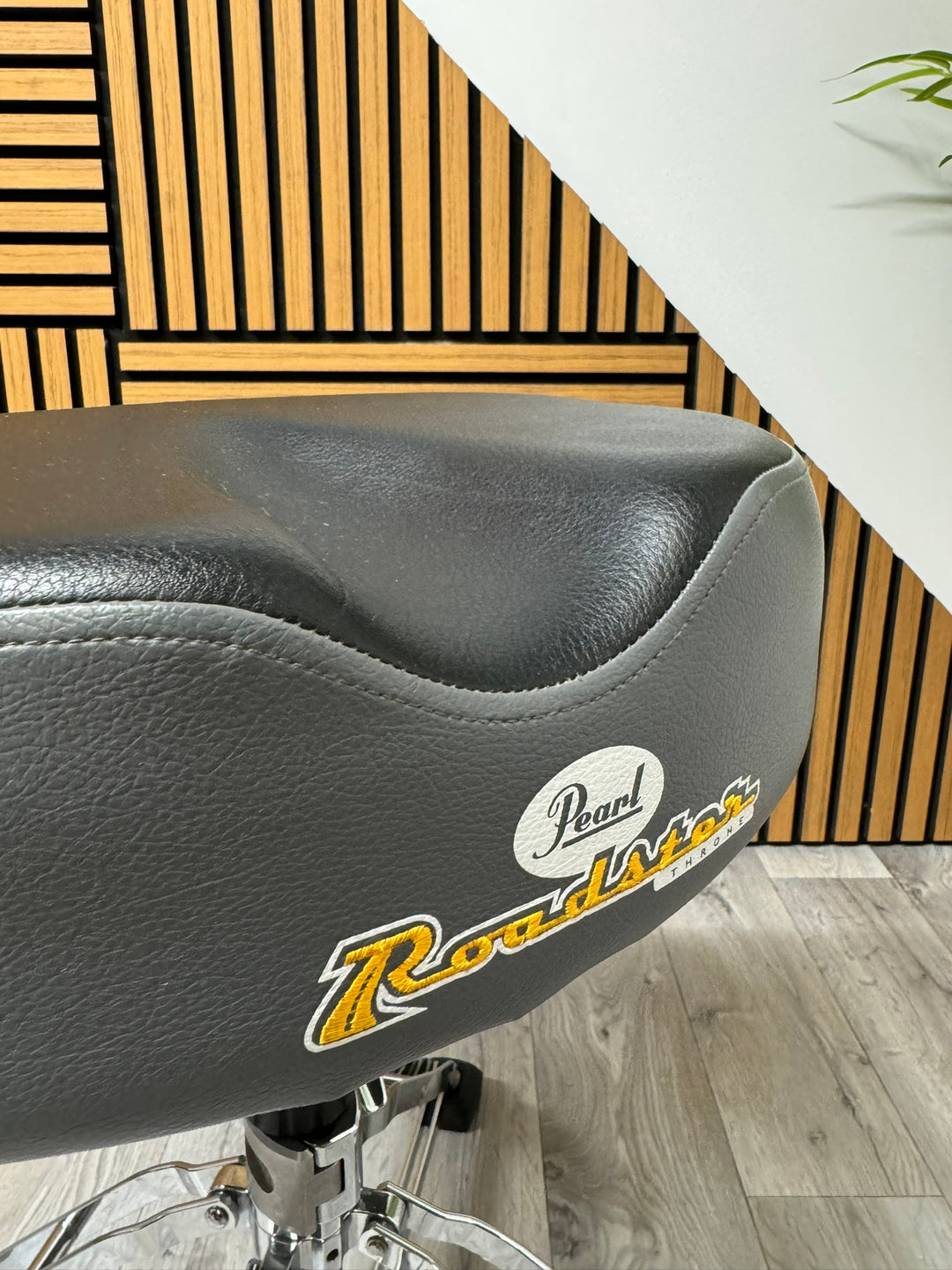 Pearl Roadster D-2000 / Saddle Throne / Double Braced Hardware #WE38