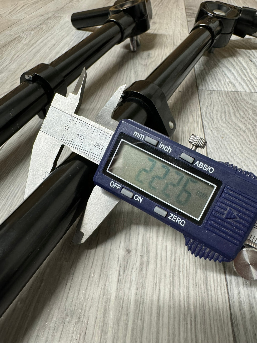 Tom Drum Arms 22mm / Black Hardware (Pair) #VP14