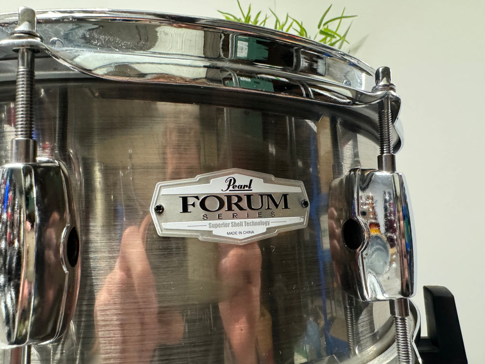 Pearl Forum 14” x 5.5” Snare Drum / 8-Lug / Smokey Chrome #OV19