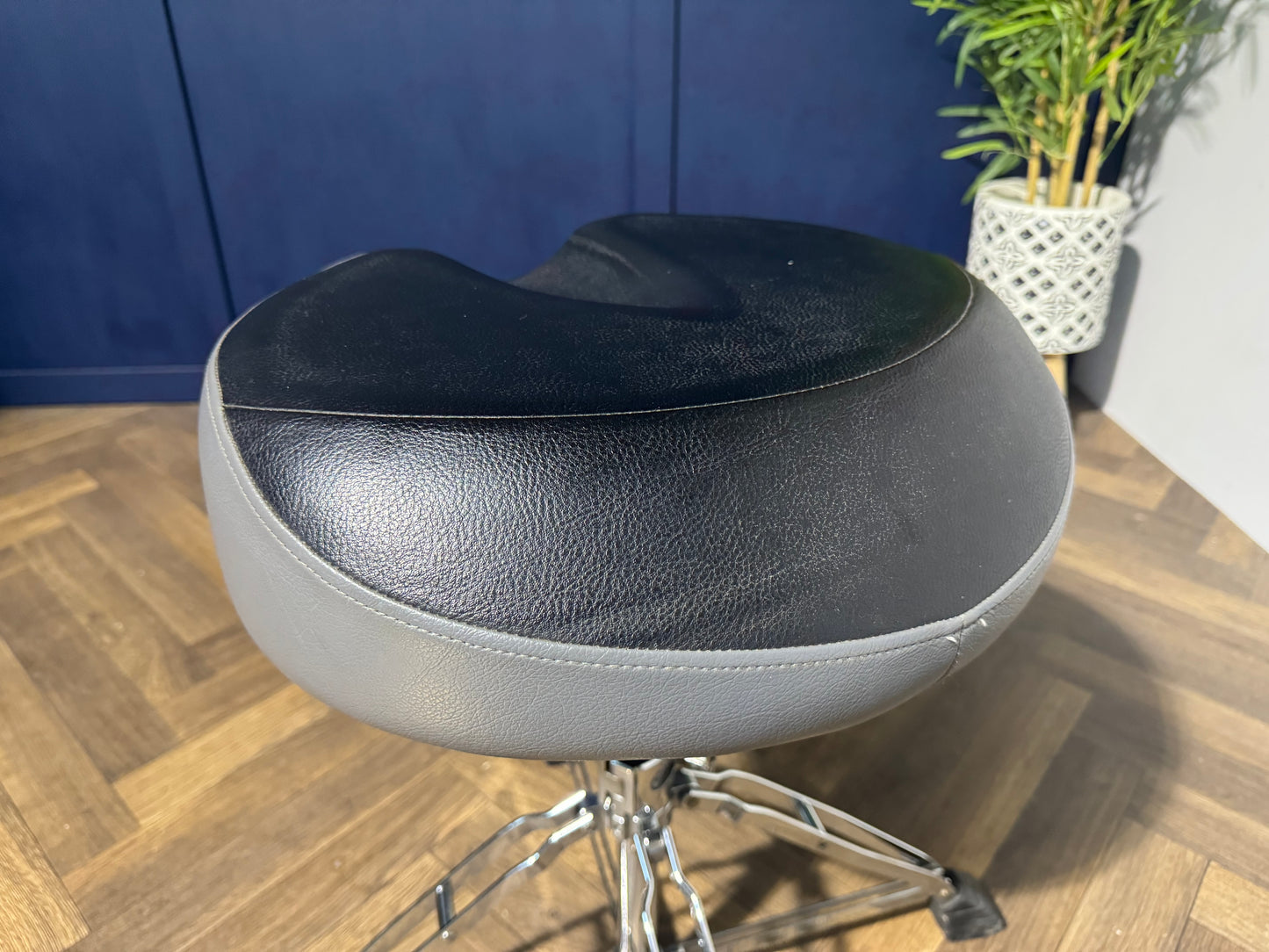 Pearl D-2000 Drum Stool Throne / Saddle Top / Drum Hardware #NP99